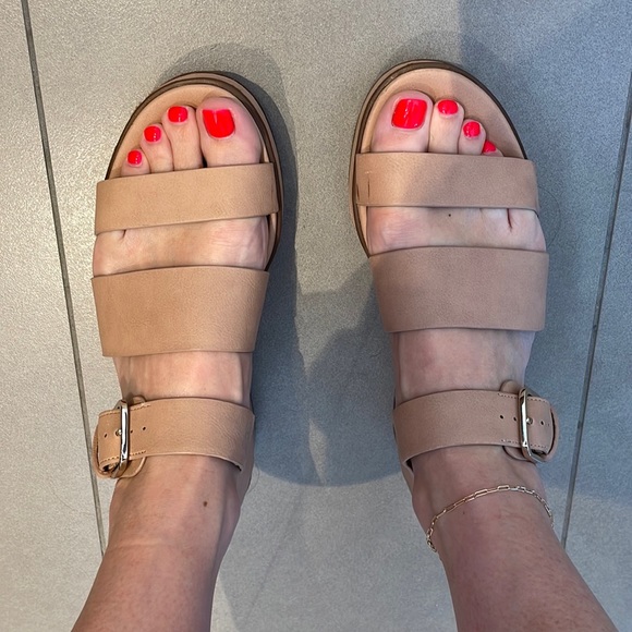 NATURALIZER super comfortable sandals. Size 7. Lightly worn. - Picture 1 of 6